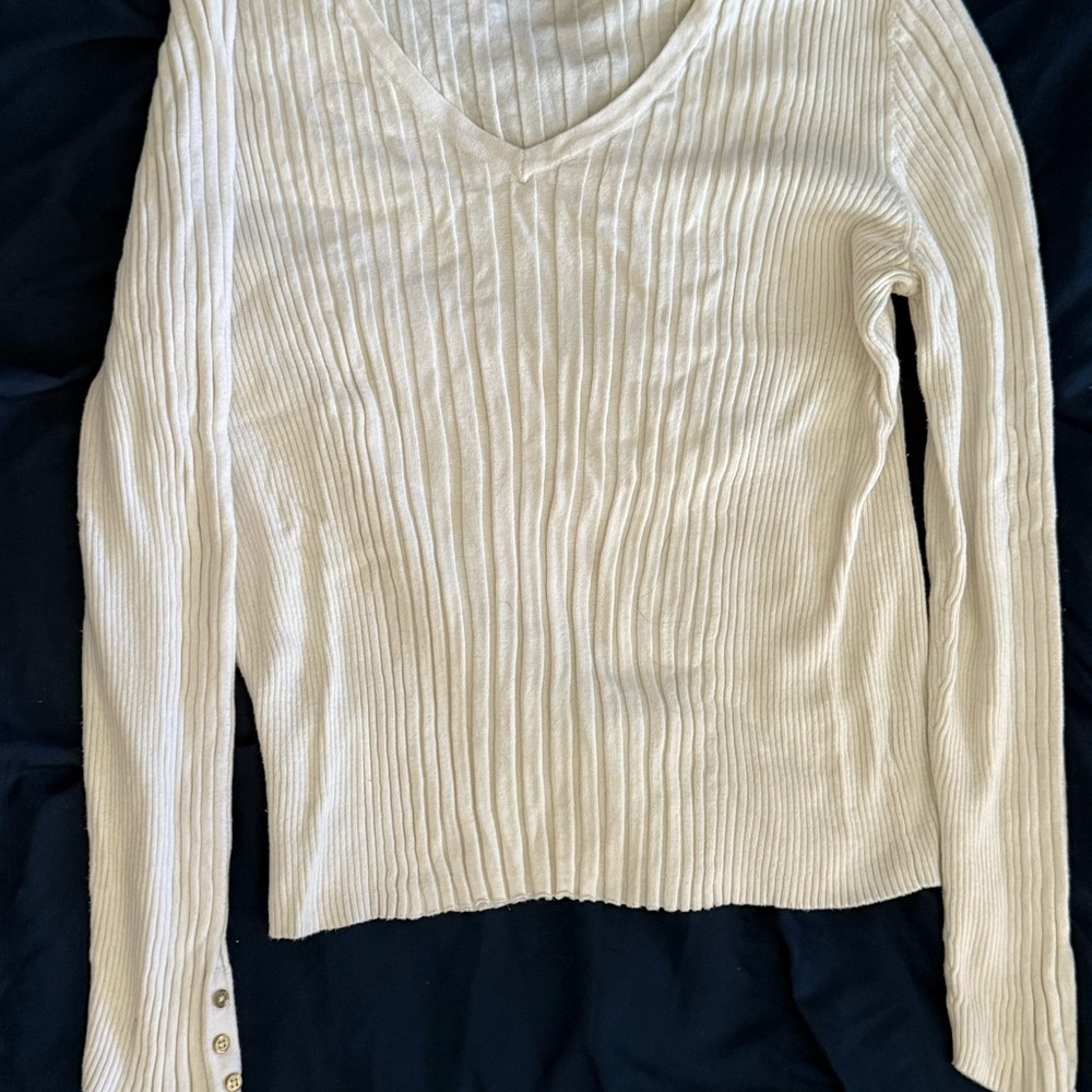 Liz Claiborne Cream Ribbed V-Neck Sweater